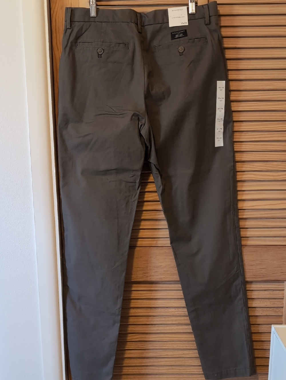 Banana Republic Men's Charcoal Gray Chino Pants NWT